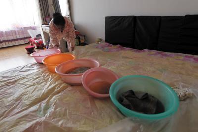 化德楼上漏水，住户失联，小区没物管，业主维权难！律师来支招……